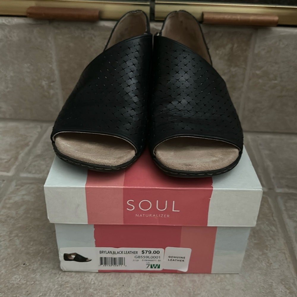Brylan  black leather shoes SOUL by Naturalizer size 7W